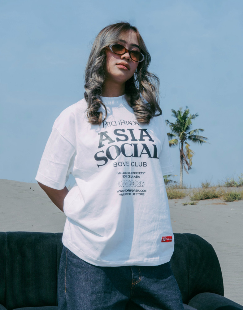 Melancholic Society: Between the Pitch and a Glamorous World — foto 4