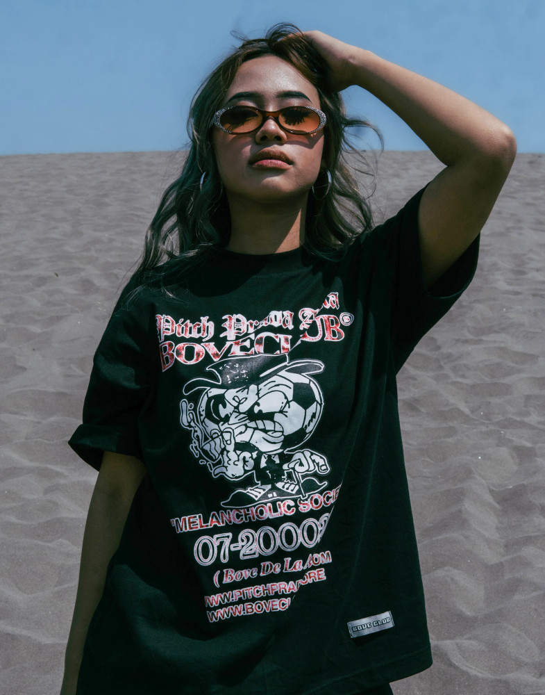 Melancholic Society: Between the Pitch and a Glamorous World — foto 1