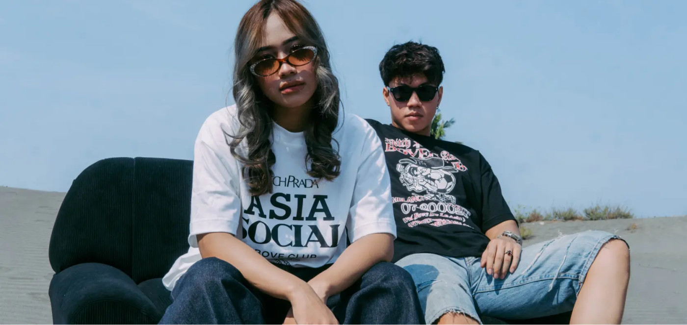 Melancholic Society: Between the Pitch and a Glamorous World